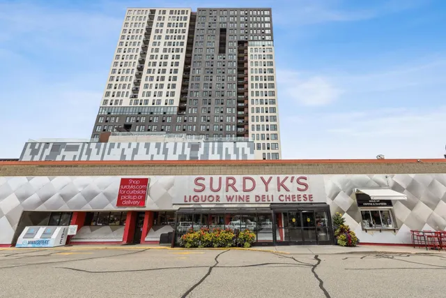 $284,900 | 619 Southeast 8th Street, Unit 208, Minneapolis, MN 55414