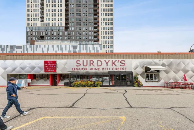 $284,900 | 619 Southeast 8th Street, Unit 208, Minneapolis, MN 55414