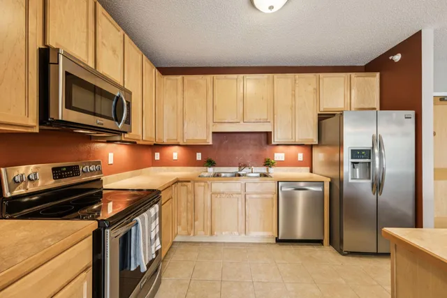 $284,900 | 619 Southeast 8th Street, Unit 208, Minneapolis, MN 55414
