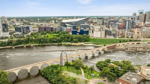 $284,900 | 619 Southeast 8th Street, Unit 208, Minneapolis, MN 55414