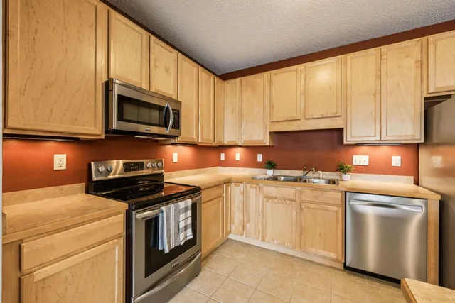 $284,900 | 619 Southeast 8th Street, Unit 208, Minneapolis, MN 55414