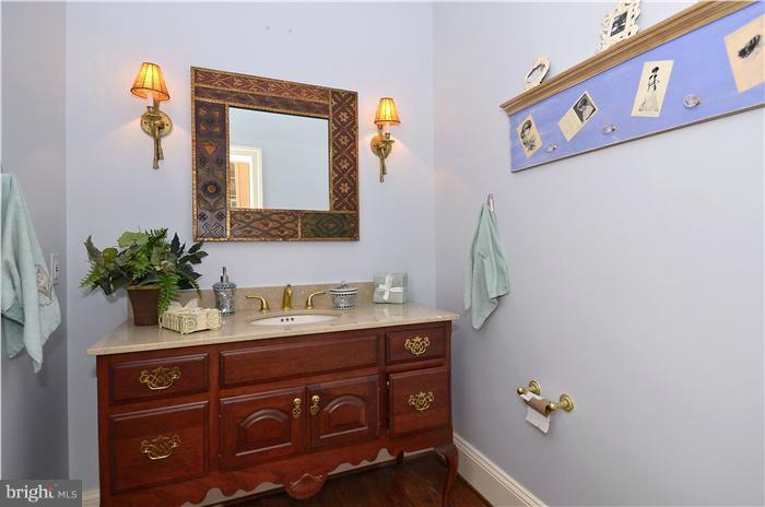 7735 Greentree Road Bethesda, MD 20817 - Photo 16 of 30 Powder Room