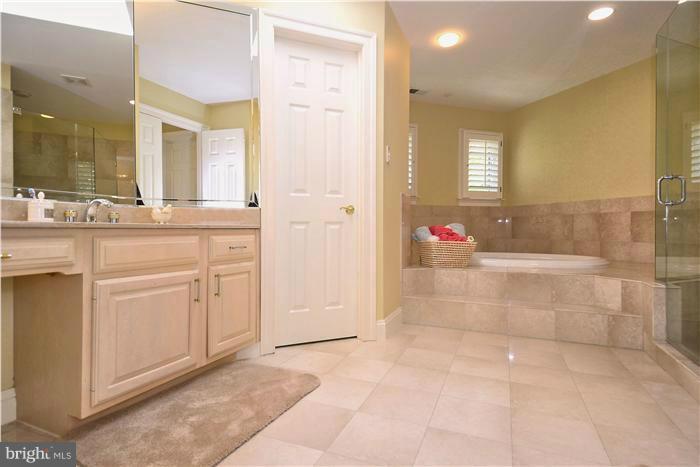 7735 Greentree Road Bethesda, MD 20817 - Photo 19 of 30 Bath (Master)