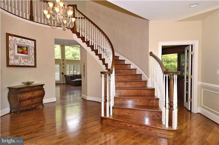 7735 Greentree Road Bethesda, MD 20817 - Photo 4 of 30 Spiral Staircase