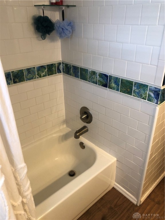 1986 Shaker Road Franklin, OH 45005 - Photo 19 of 26 Hall Bathroom
