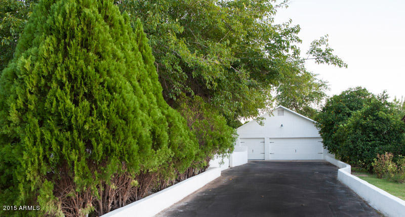 75 East Silver Creek Road Gilbert, AZ 85296 - Photo 14 of 18 Long Driveway to 3-Car Garage