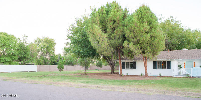 75 East Silver Creek Road Gilbert, AZ 85296 - Photo 15 of 18 Huge Side Yard Included in the Acre Lot
