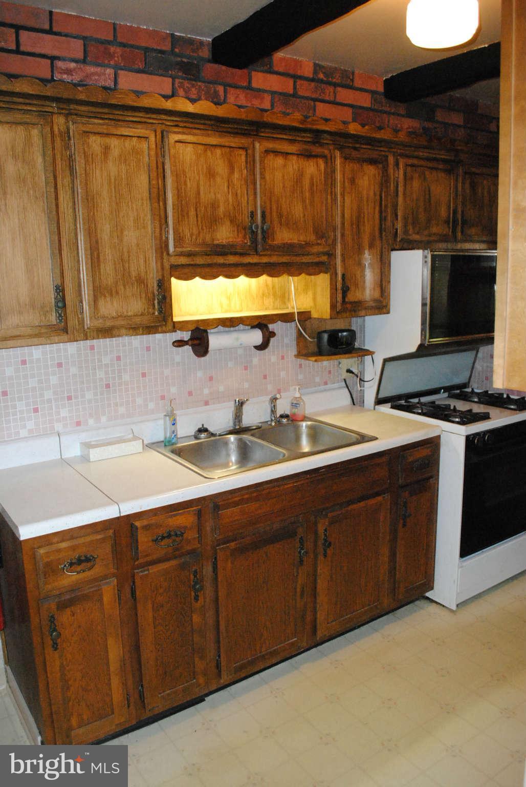 137 Riverthorn Road Baltimore, MD 21220 - Photo 15 of 30 Kitchen