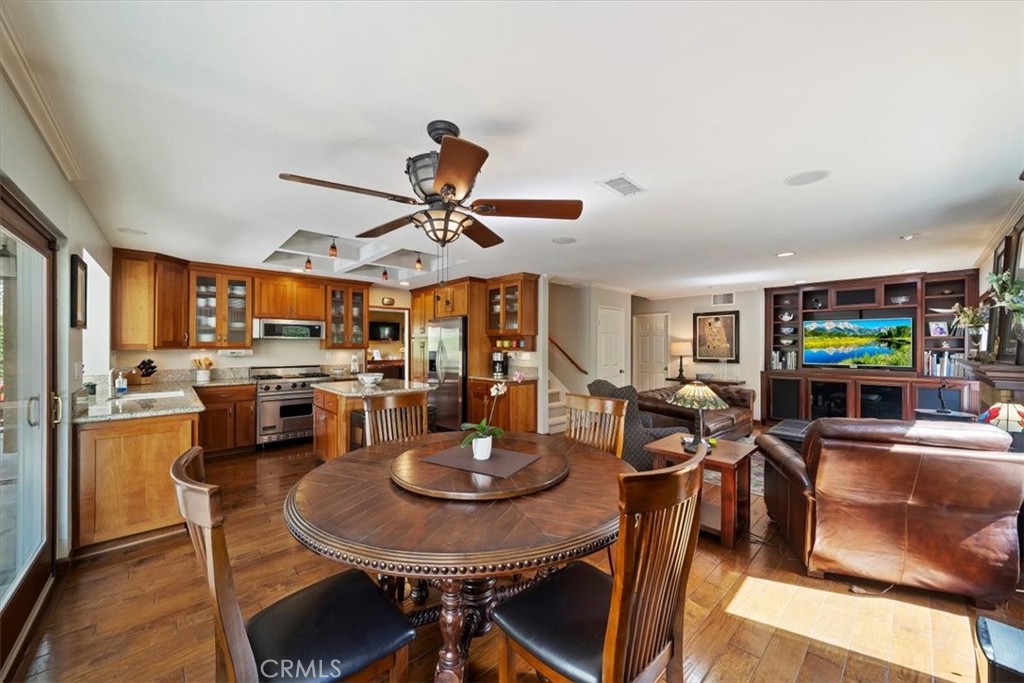 16701 Lake Knoll Parkway Riverside, CA 92503 - Photo 12 of 35