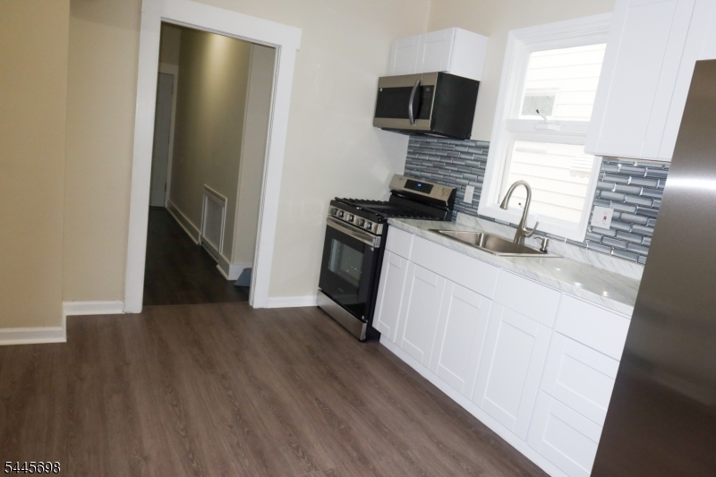 89 Van Riper Avenue, Unit 1 Clifton, NJ 07011 - Photo 3 of 38