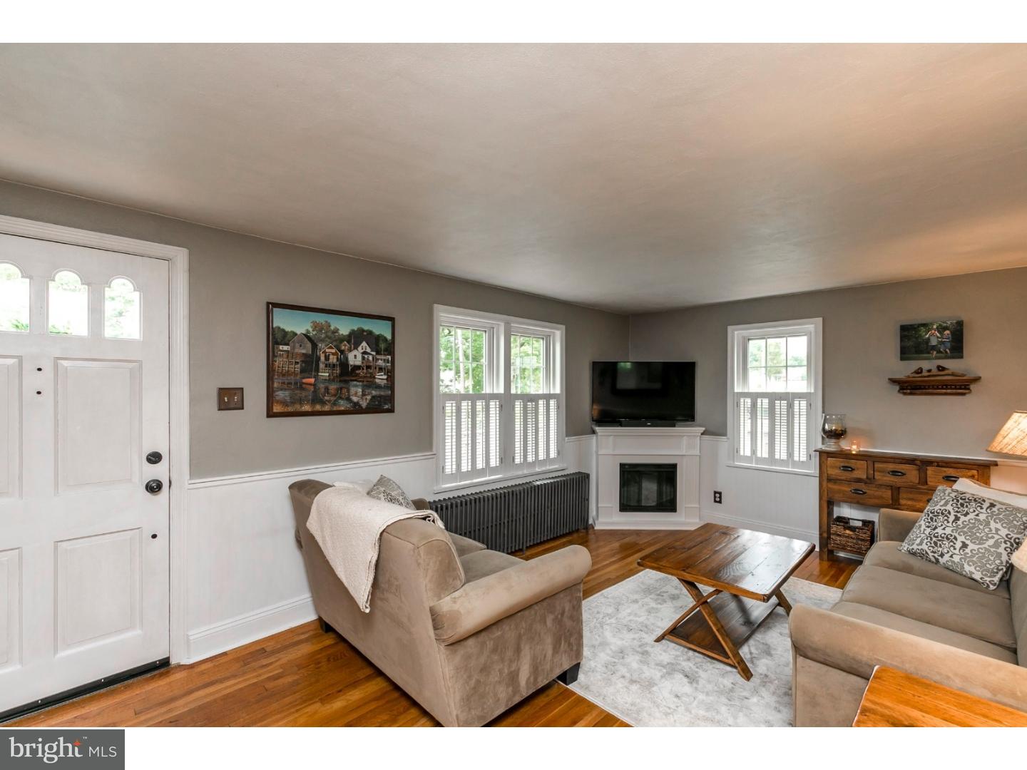 310 Quarry Road Spring City, PA 19475 - Photo 5 of 24 Living Room