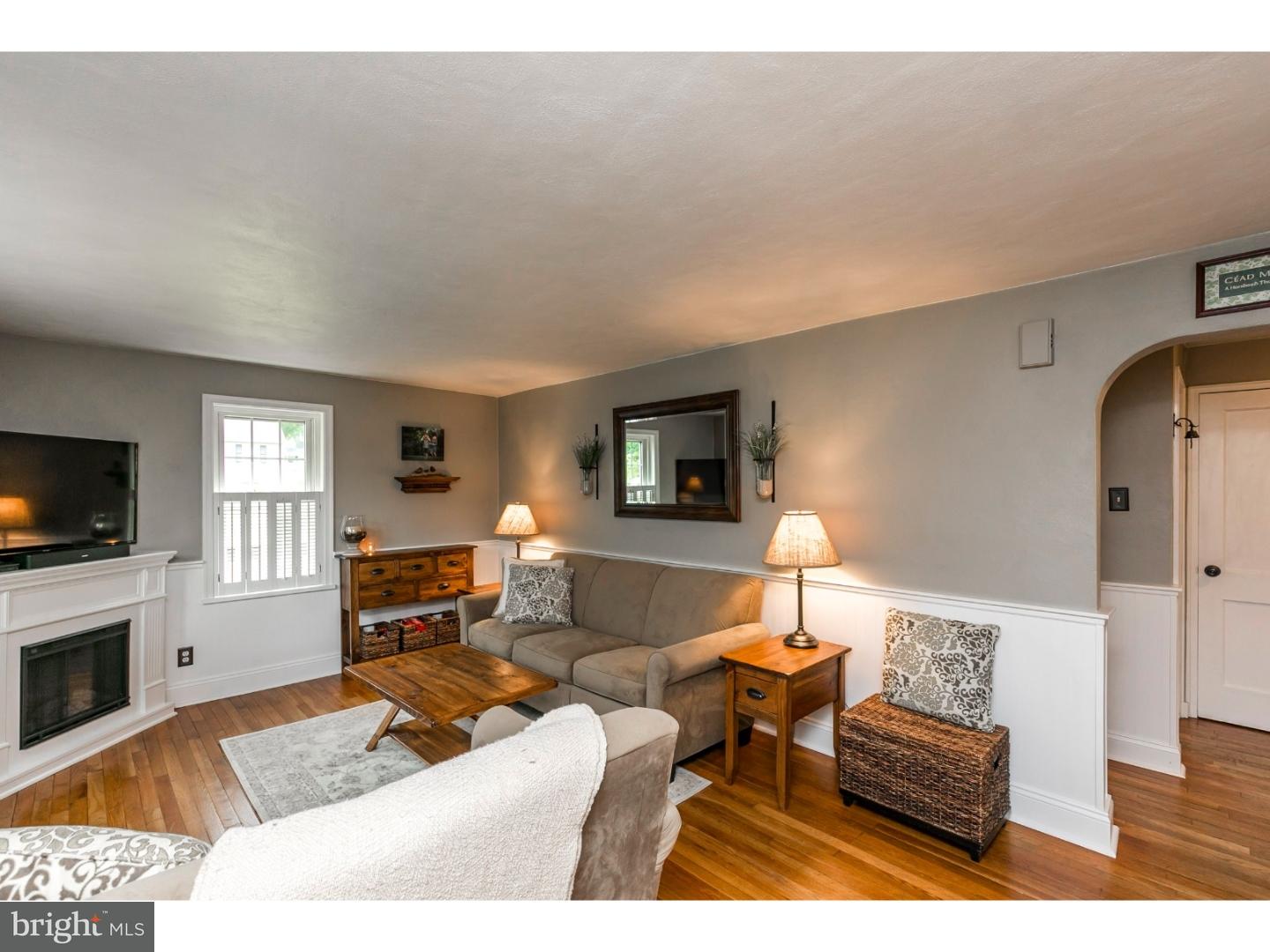 310 Quarry Road Spring City, PA 19475 - Photo 6 of 24 Living Room