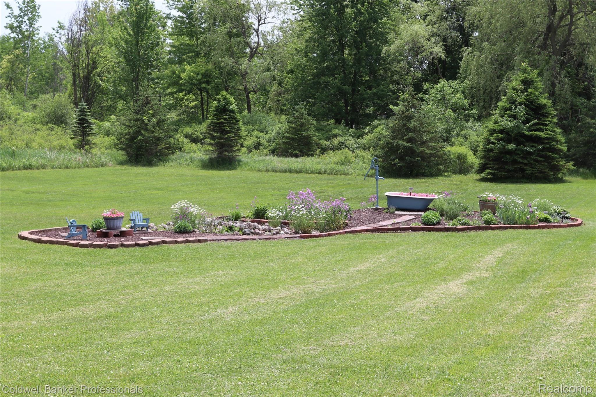 13121 Shaftsburg Road Perry, MI 48872 - Photo 34 of 41 30 13121 Yard.JPG