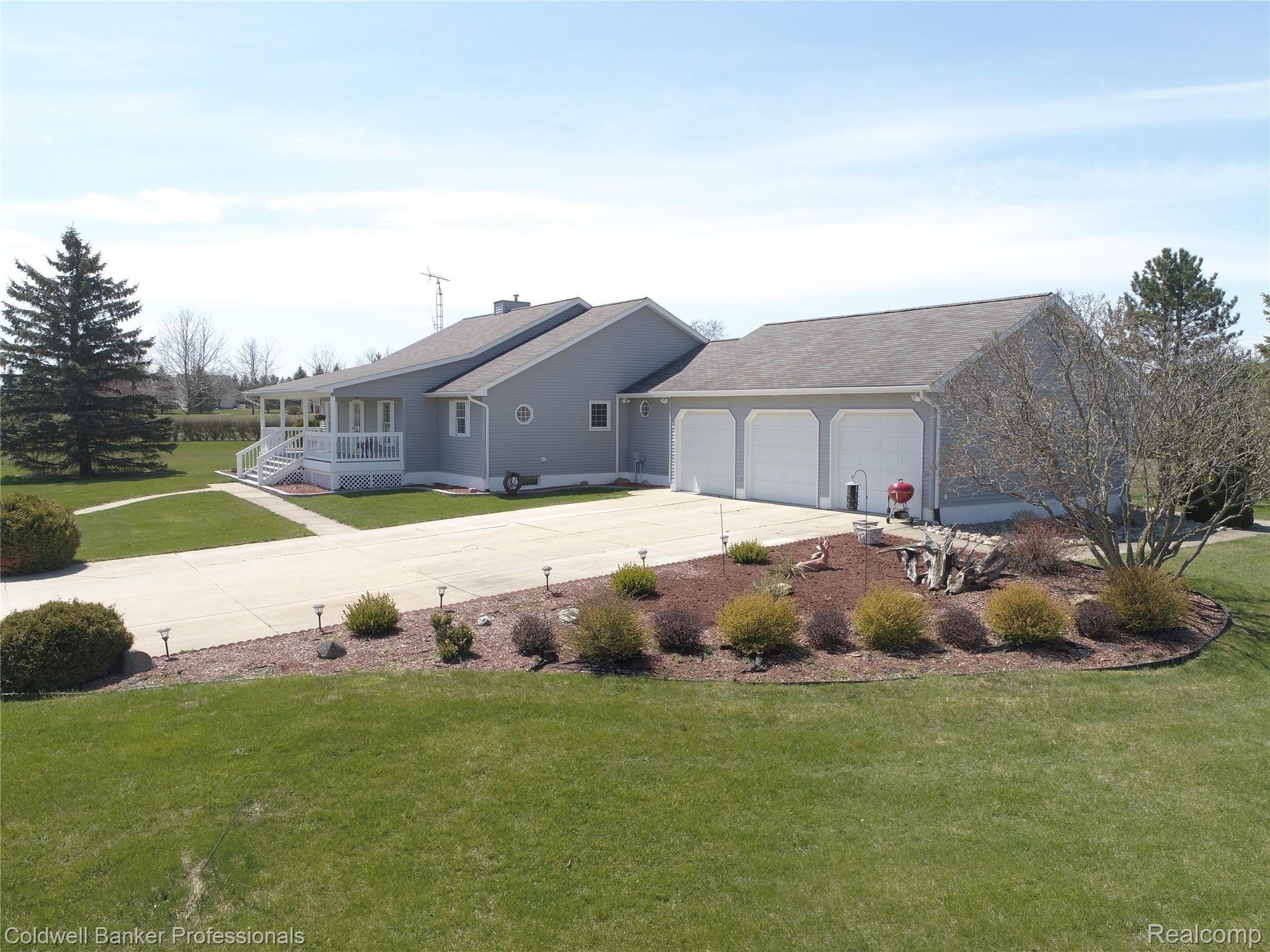 935 North Summers Road Imlay City, MI 48444 - Photo 19 of 73 Side yard1.JPG
