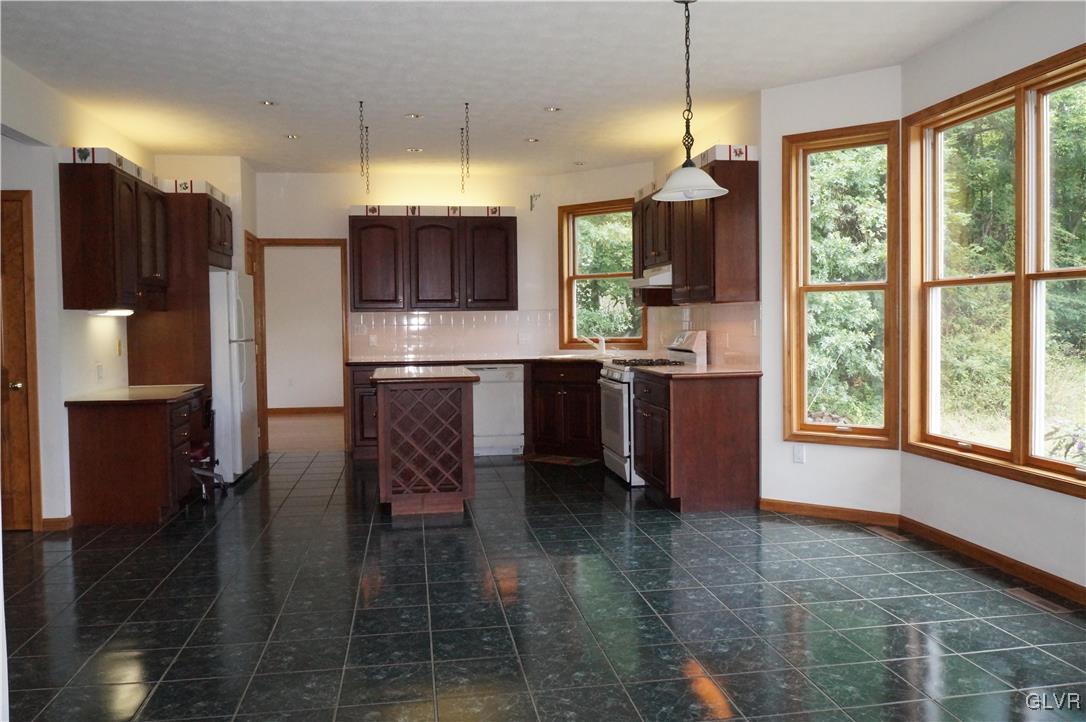 41 Bunny Trail Road Bangor, PA 18013 - Photo 5 of 14 Kitchen with large dining area and beautiful tiled