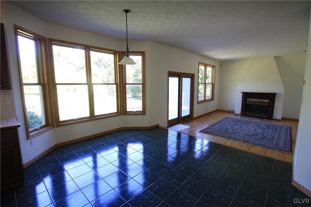 41 Bunny Trail Road Bangor, PA 18013 - Photo 7 of 14 View of family room from kitchen eating area.