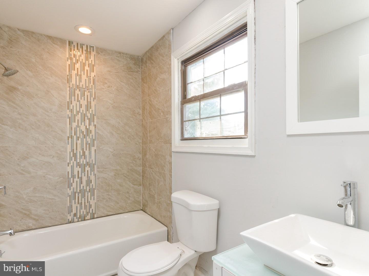7 Latham Way Sicklerville, NJ 08081 - Photo 4 of 25