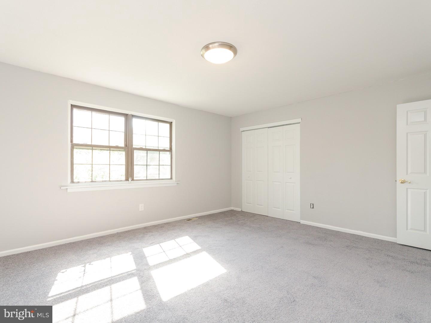 7 Latham Way Sicklerville, NJ 08081 - Photo 9 of 25