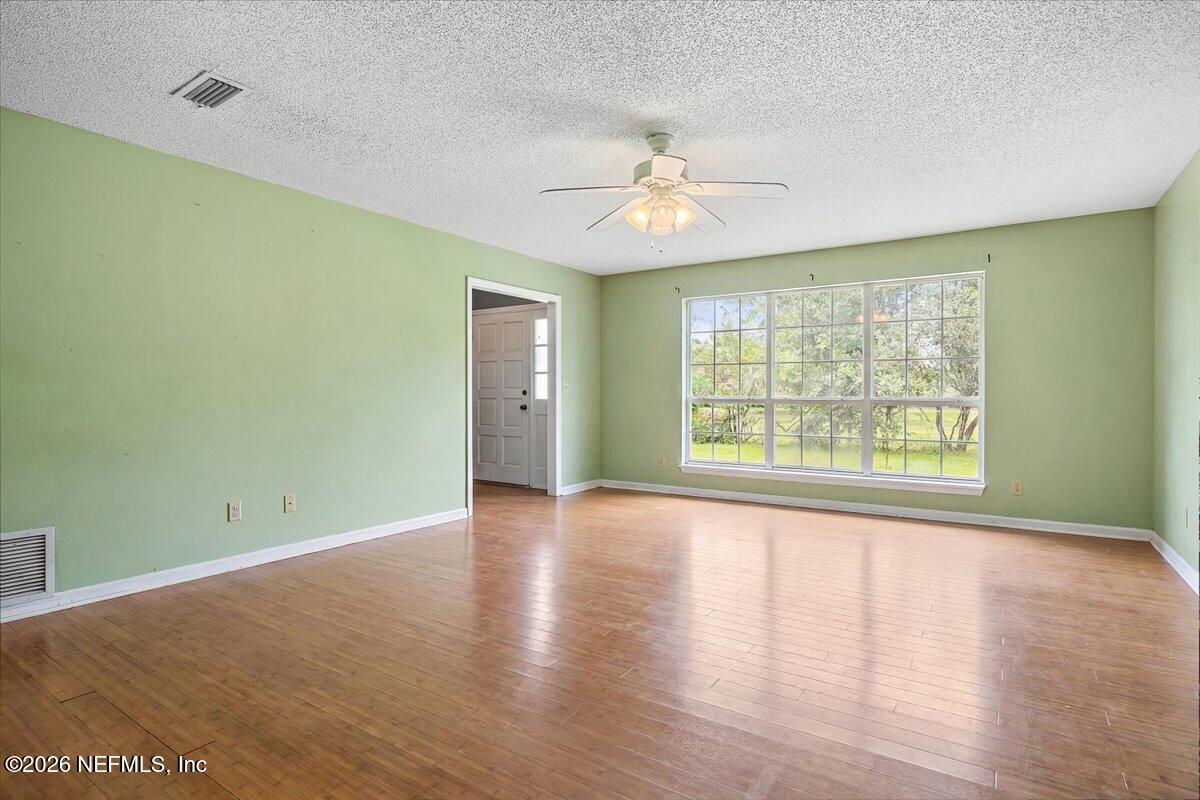 3476 Clifford Dugger Road Glen St. Mary, FL 32040 - Photo 5 of 30 04-Living Room