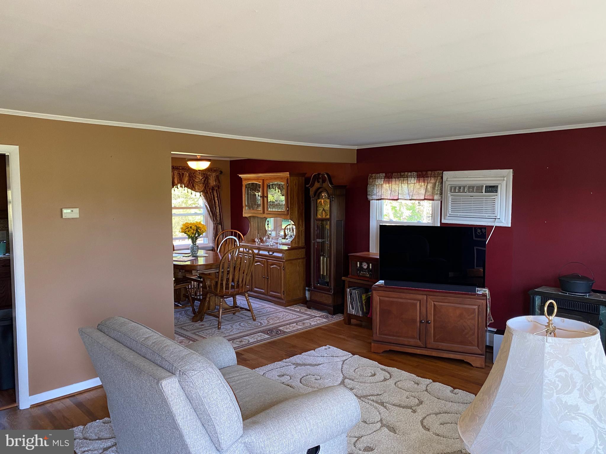 2952 Bedminster Road Perkasie, PA 18944 - Photo 5 of 20 Living Room