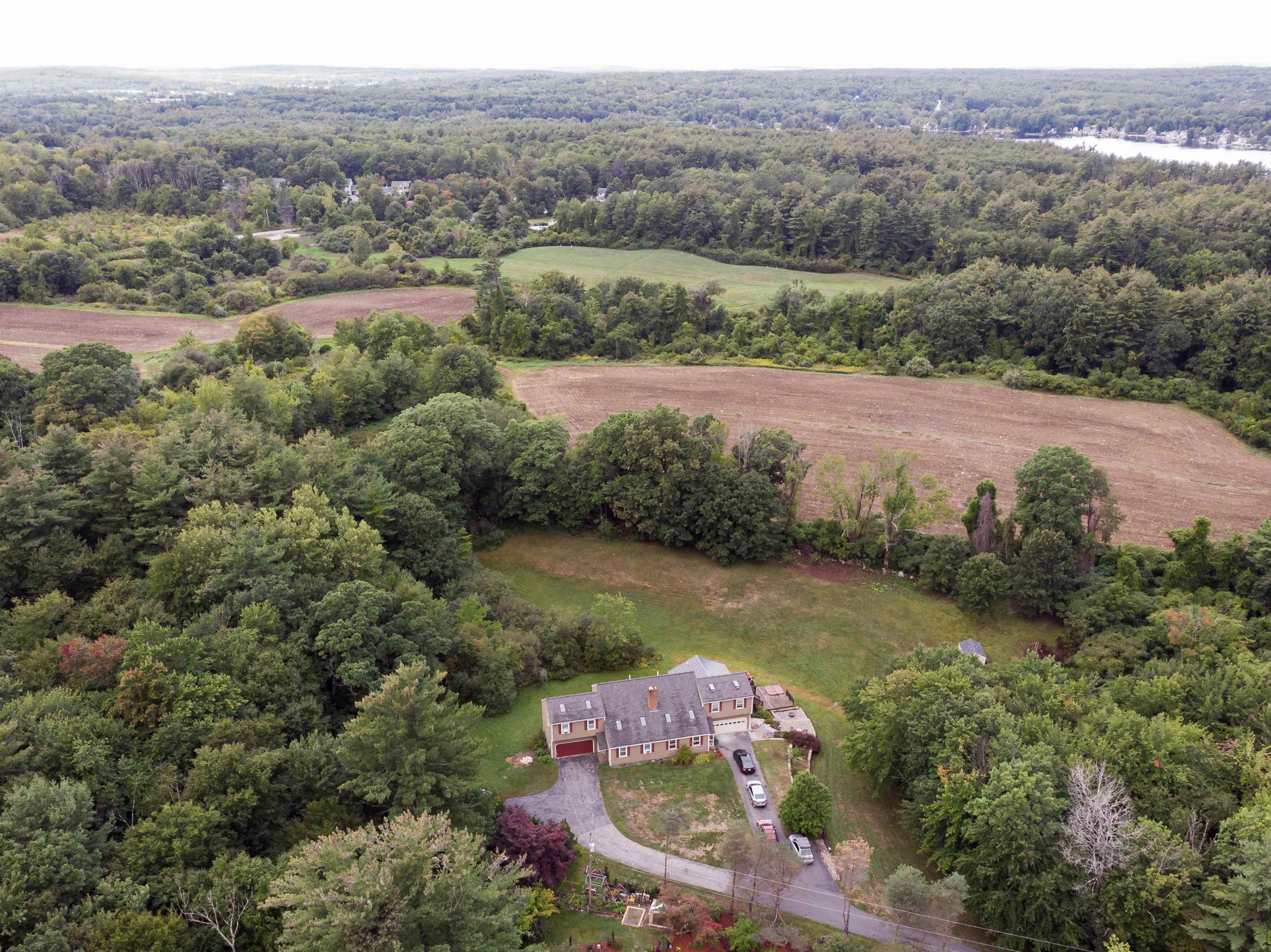 17 R Bonnie Lane Derry, NH 03038 - Photo 1 of 40