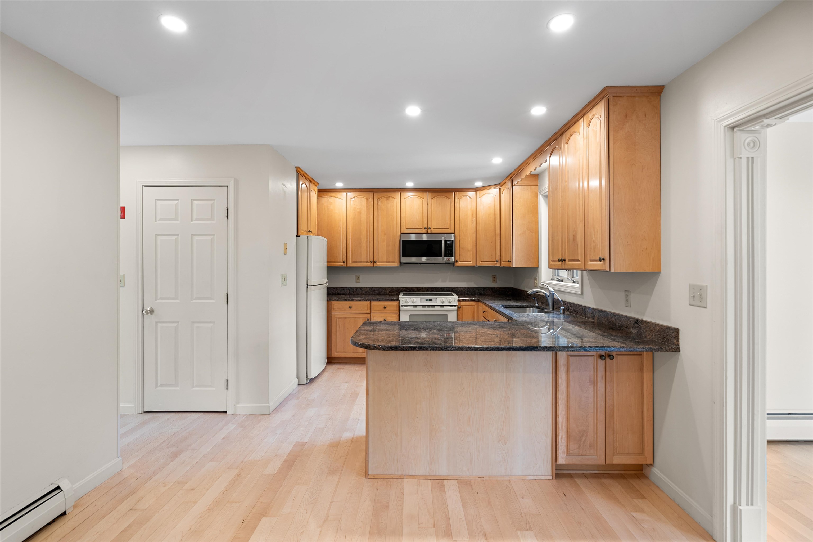 17 R Bonnie Lane Derry, NH 03038 - Photo 14 of 40