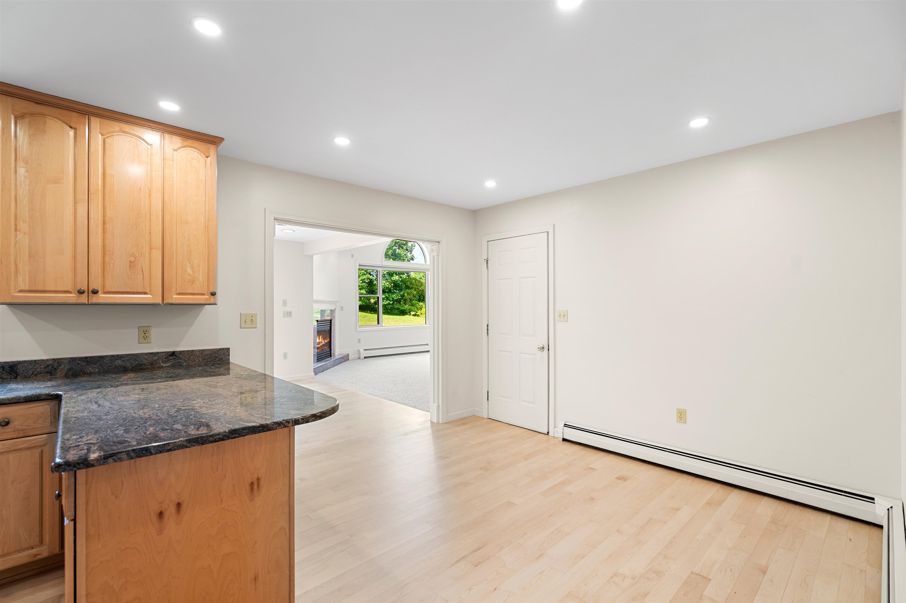17 R Bonnie Lane Derry, NH 03038 - Photo 15 of 40