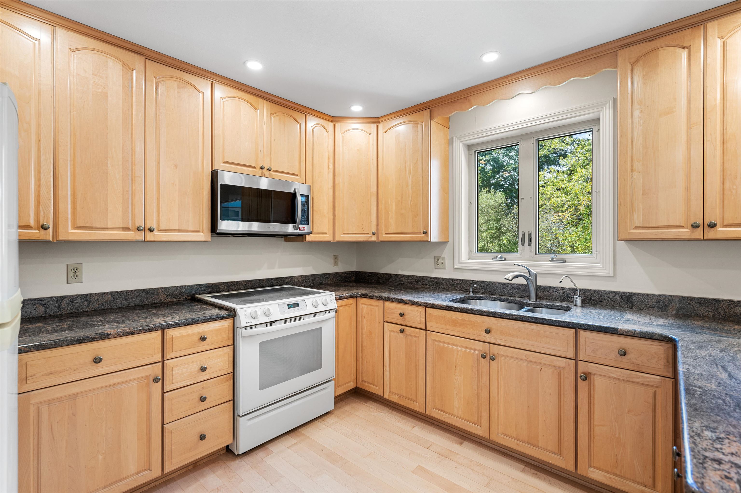 17 R Bonnie Lane Derry, NH 03038 - Photo 17 of 40
