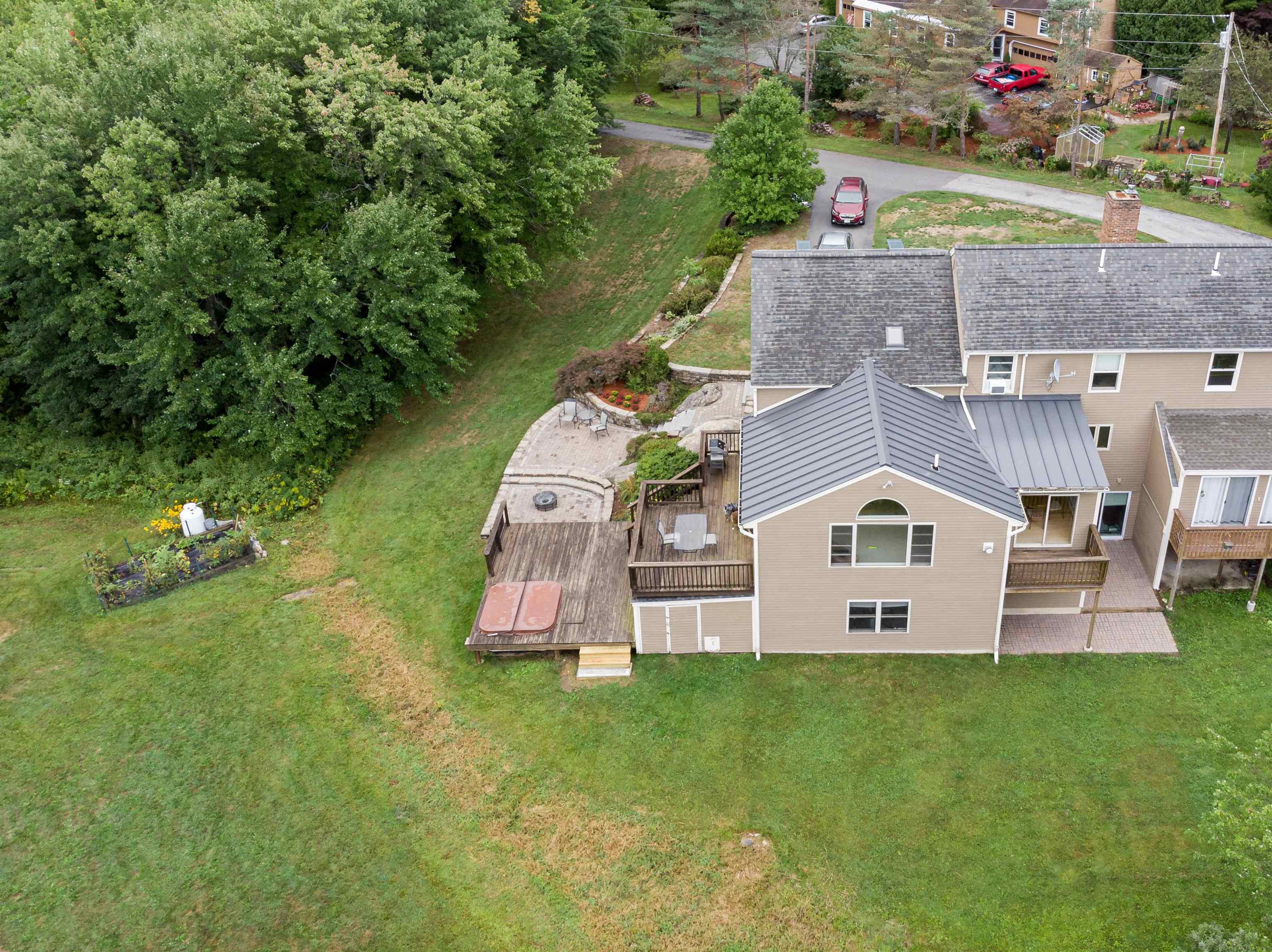 17 R Bonnie Lane Derry, NH 03038 - Photo 3 of 40