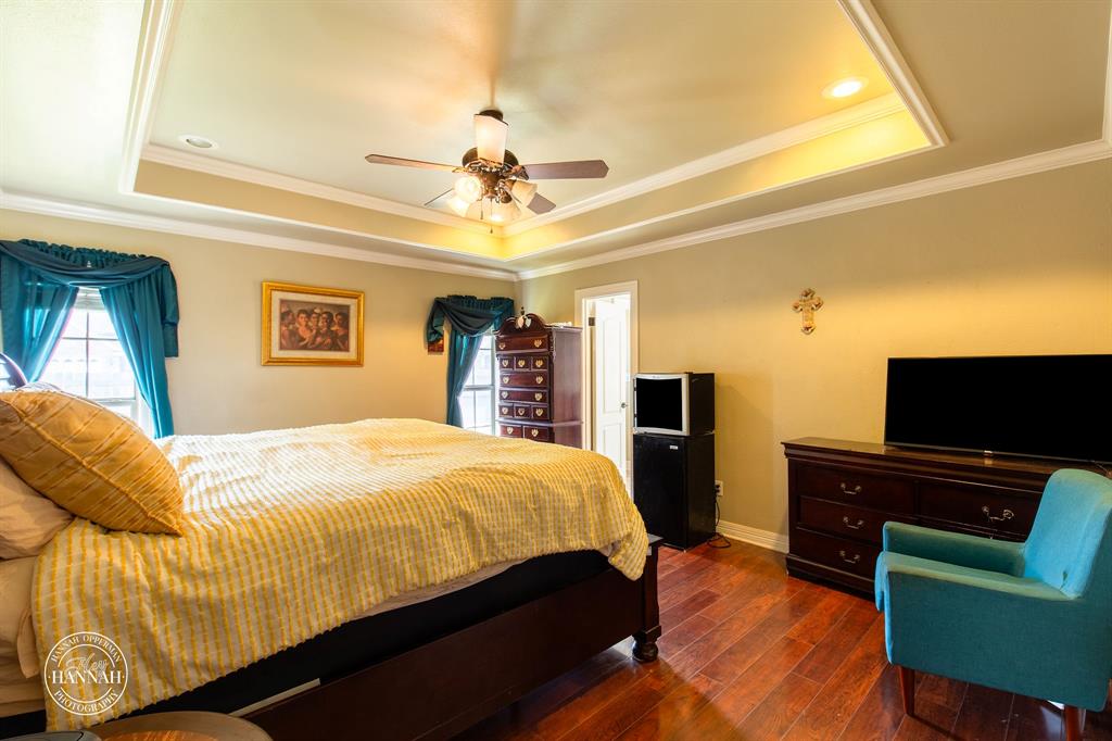 6531 North Liberty Way Keithville, LA 71047 - Photo 14 of 28 a bedroom with a bed and a flat screen tv