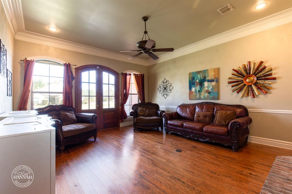 6531 North Liberty Way Keithville, LA 71047 - Photo 6 of 28 a living room with furniture and a large window