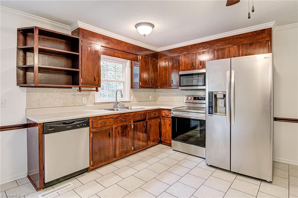 508 Heatherton Lane Rural Hall, NC 27045 - Photo 10 of 32