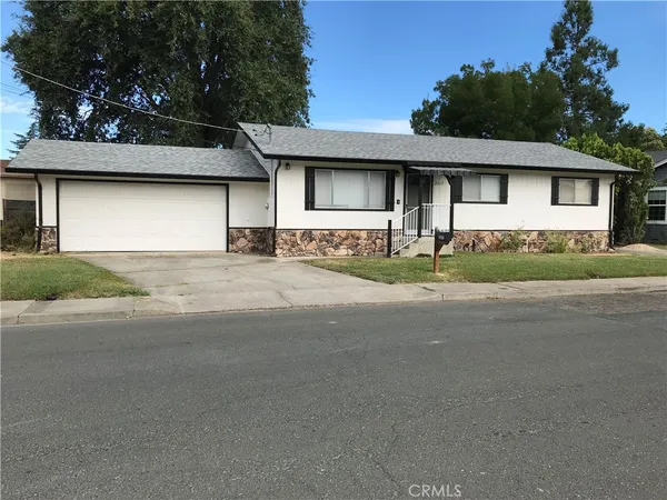 $1,950 | 2017 Ashe Street, Lakeport, CA 95453