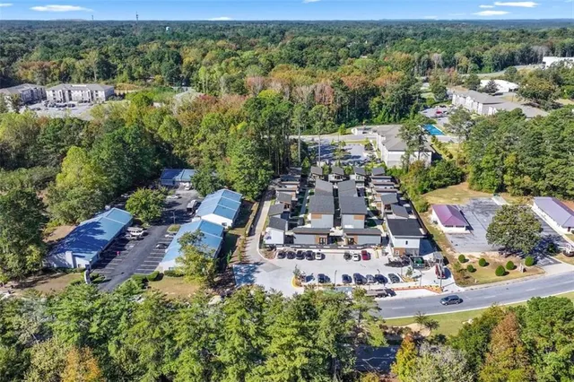 a picture of a book shelf
