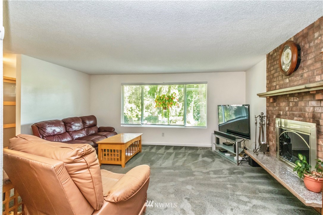 6218 Robe Menzel Road Granite Falls, WA 98252 - Photo 22 of 37 a living room with furniture a fireplace and a large window