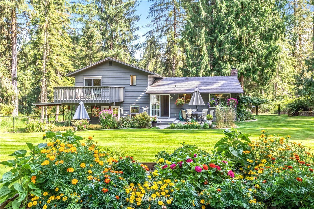 6218 Robe Menzel Road Granite Falls, WA 98252 - Photo 7 of 37 a front view of a house with swimming pool having outdoor seating