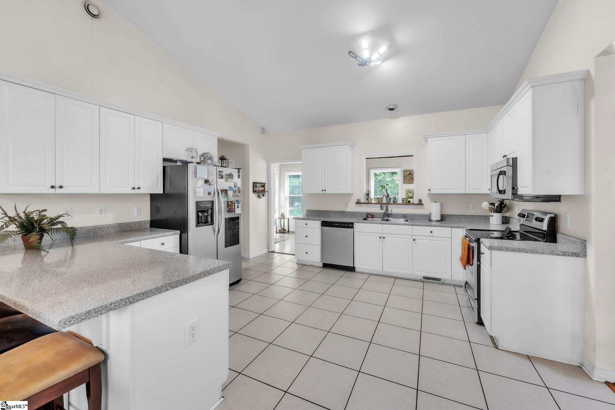 235 Gum Springs Road Taylors, SC 29687 - Photo 9 of 40