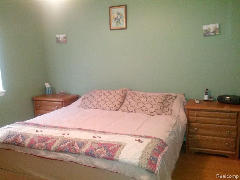124 Haystack Drive Linden, MI 48451 - Photo 3 of 9 Master Bedroom.jpg