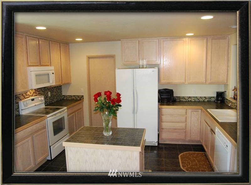 300 Kirkland Place Southeast Renton, WA 98056 - Photo 5 of 13 Gallery Image 5