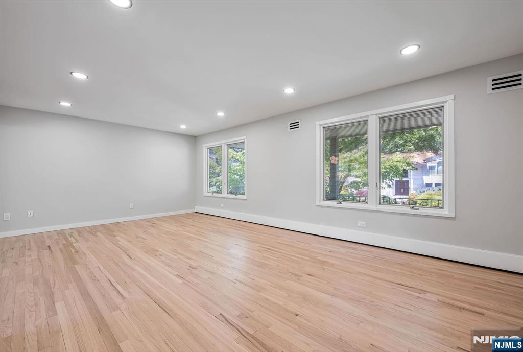 439 Summit Street Englewood Cliffs, NJ 07632 - Photo 6 of 34