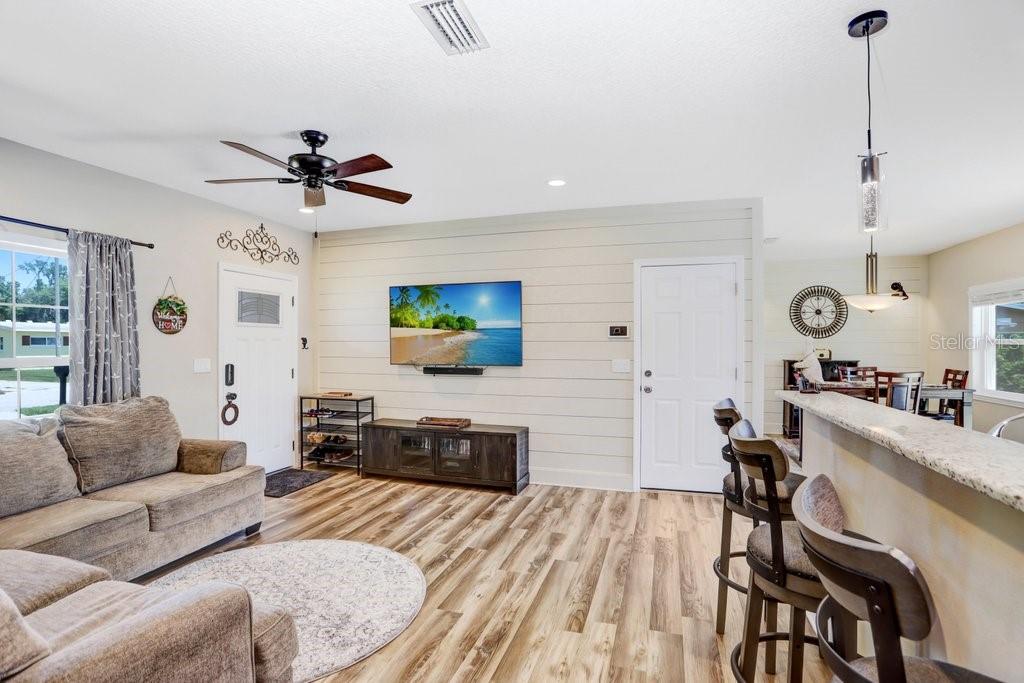 618 Oak Ridge Drive Brandon, FL 33510 - Photo 4 of 38 Gallery Image 4