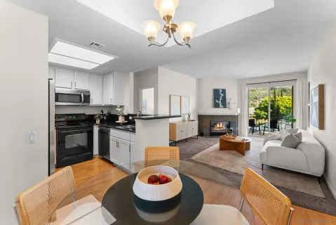 $599,000 | 2250 Camino De La Reina, Unit 202, San Diego, CA 92108