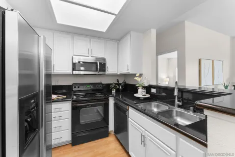 $599,000 | 2250 Camino De La Reina, Unit 202, San Diego, CA 92108