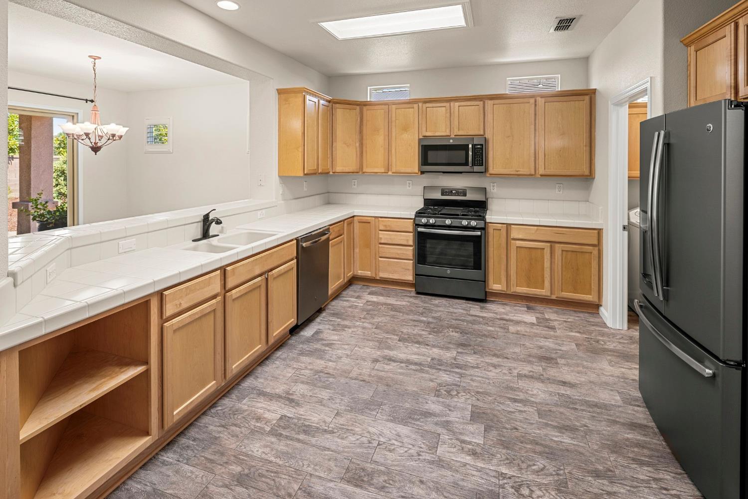 274 Lariat Loop Lincoln, CA 95648 - Photo 8 of 34 Look at all that Counter Space!