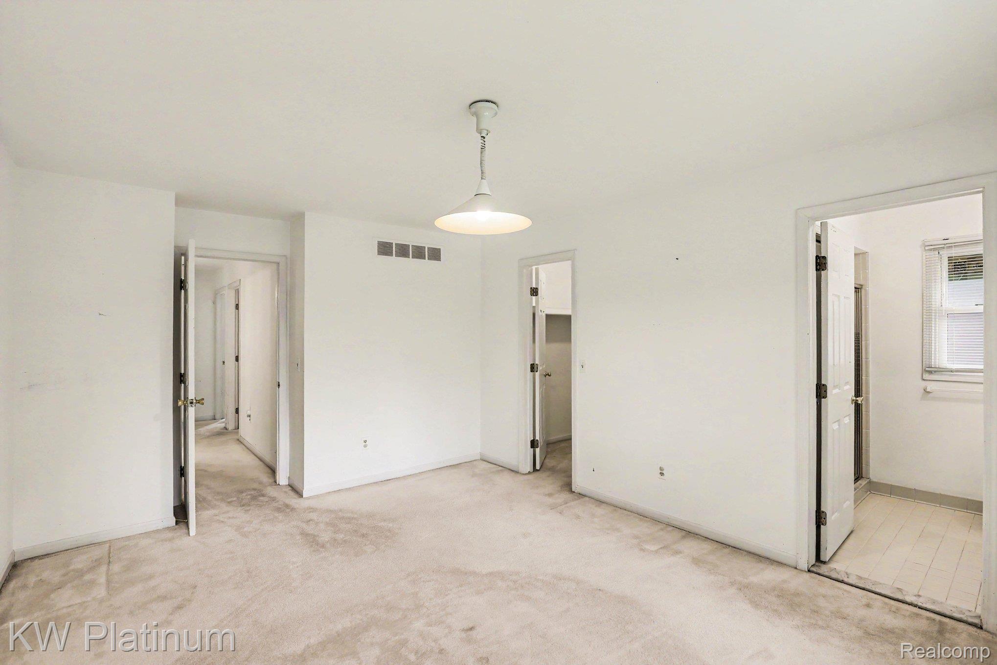 1614 Crestline Lane Rochester, MI 48307 - Photo 10 of 31 017_file_1448.jpg