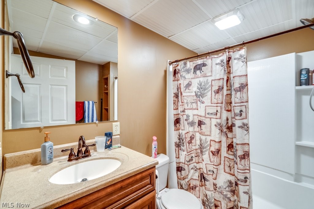 826 Stewart Road Kent, OH 44240 - Photo 43 of 43 Full bathroom with vanity, shower / bath combo with shower curtain, and toilet