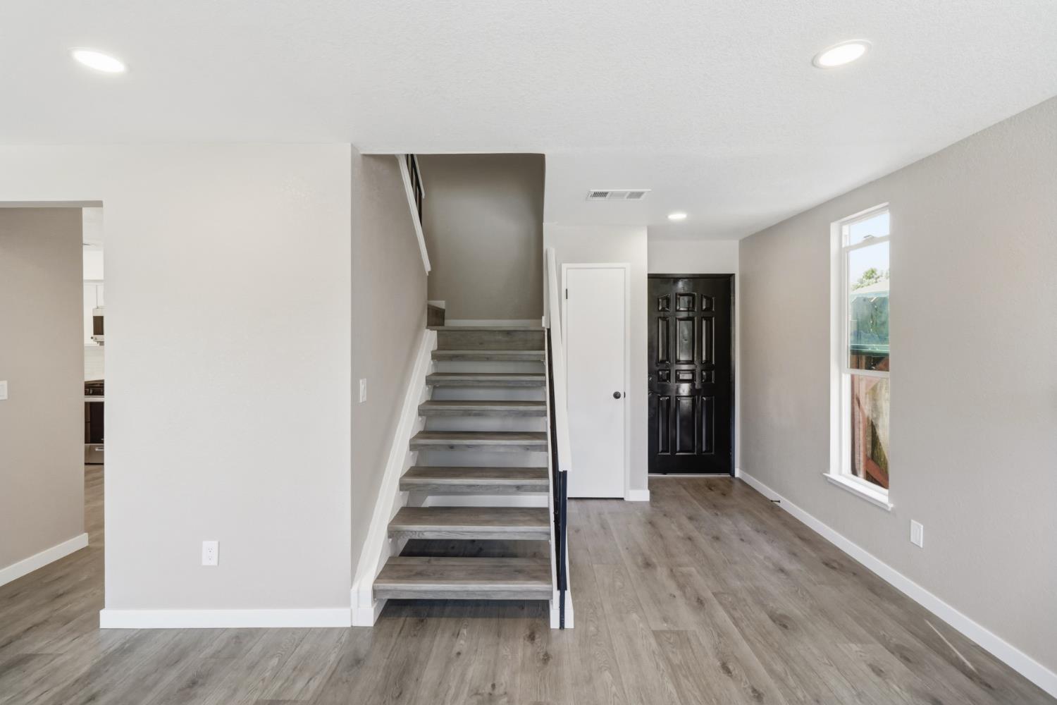 7521 Delta Pointe Way Sacramento, CA 95823 - Photo 12 of 48