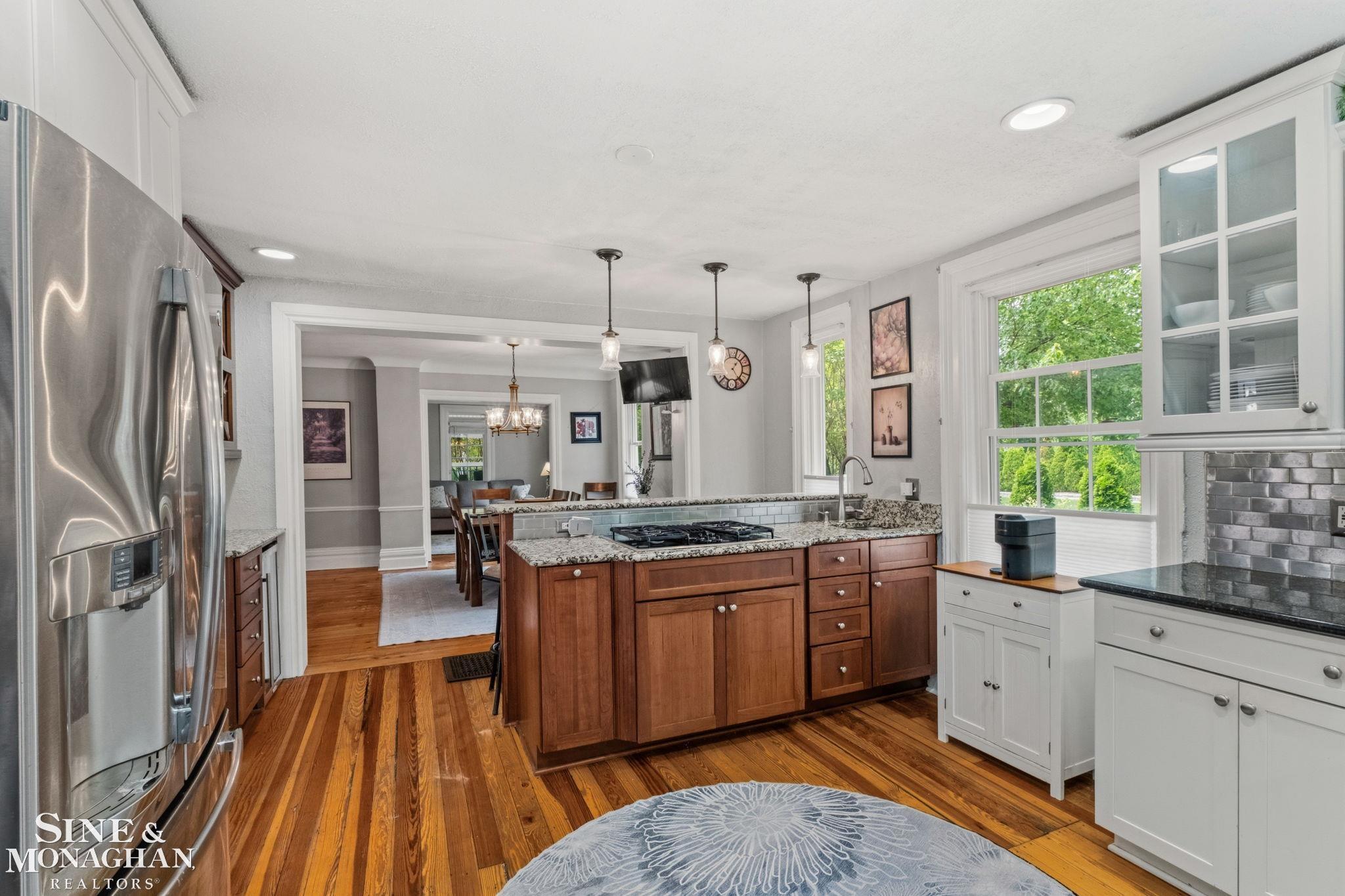 134 Kerby Road Grosse Pointe, MI 48236 - Photo 13 of 69 50213365-a76ebb1c-8aaf-47c4-8e75-a392f9fa60d5.JPG