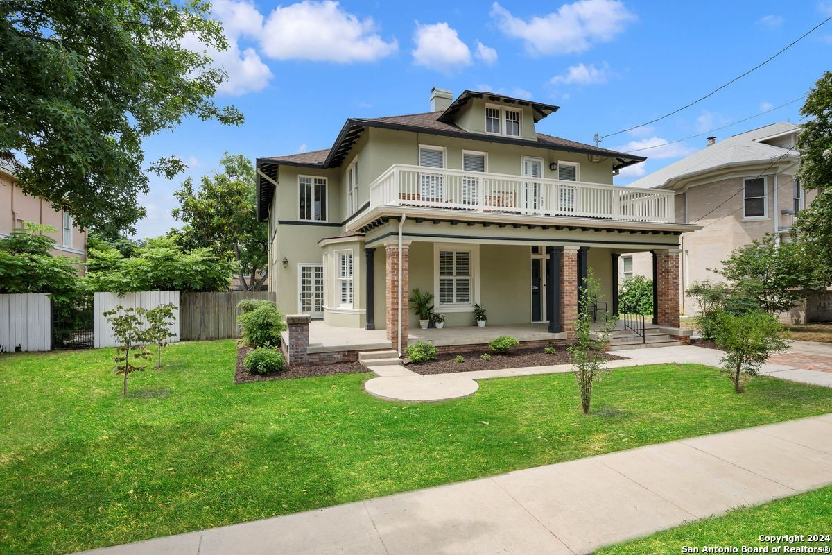 206 West Woodlawn Ave  