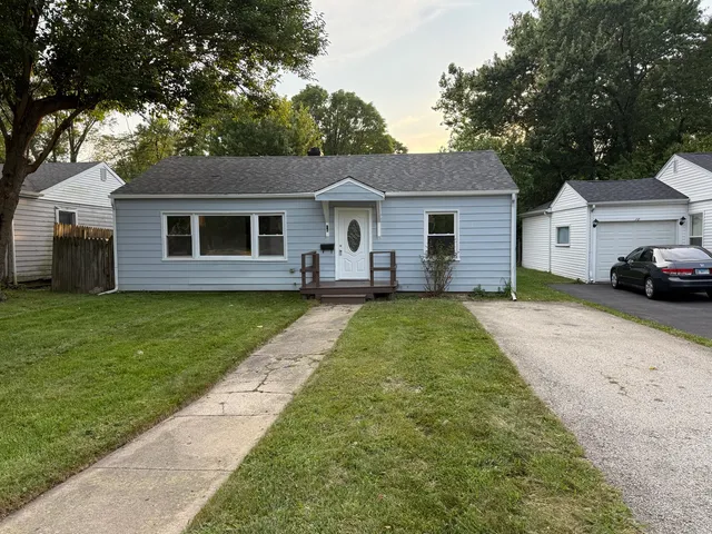 $299,000 | 16 Midland Avenue, Mundelein, IL 60060